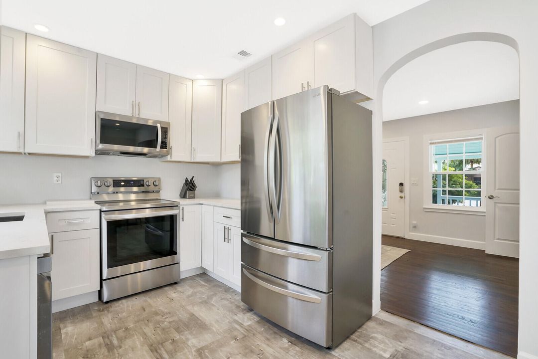 出租: $3,200 (3 贝兹, 2 浴室, 1145 平方英尺)