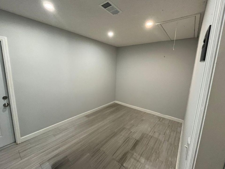 出租: $3,200 (4 贝兹, 2 浴室, 2322 平方英尺)