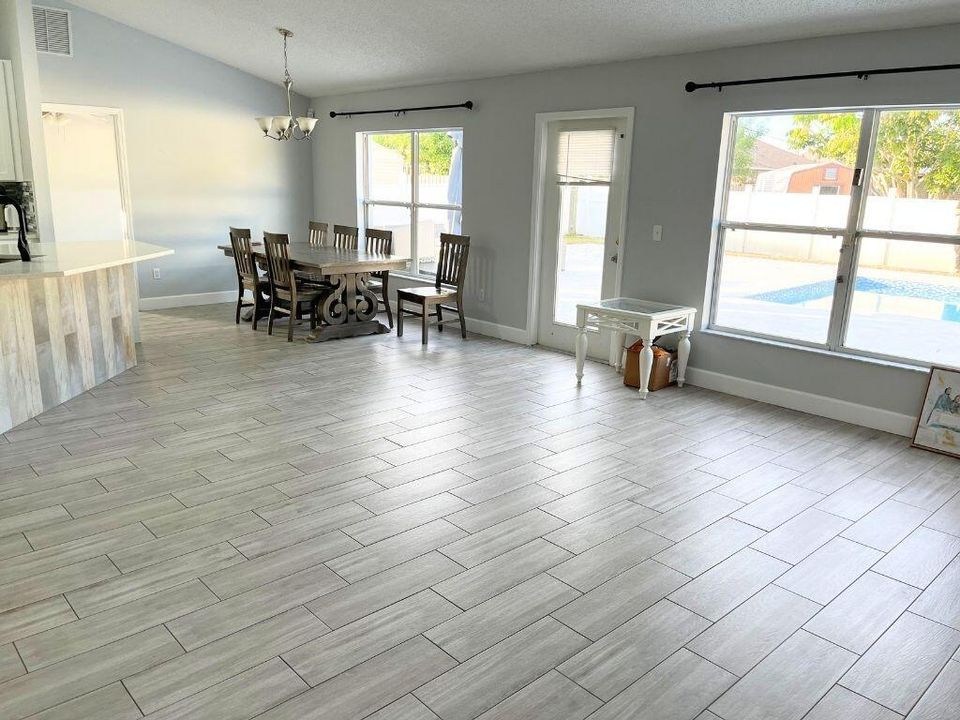 出租: $3,200 (4 贝兹, 2 浴室, 2322 平方英尺)