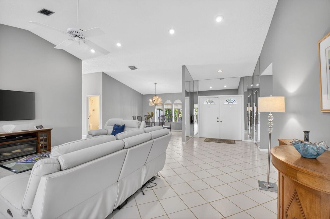 На продажу: $550,000 (2 спален, 2 ванн, 2356 Квадратных фут)