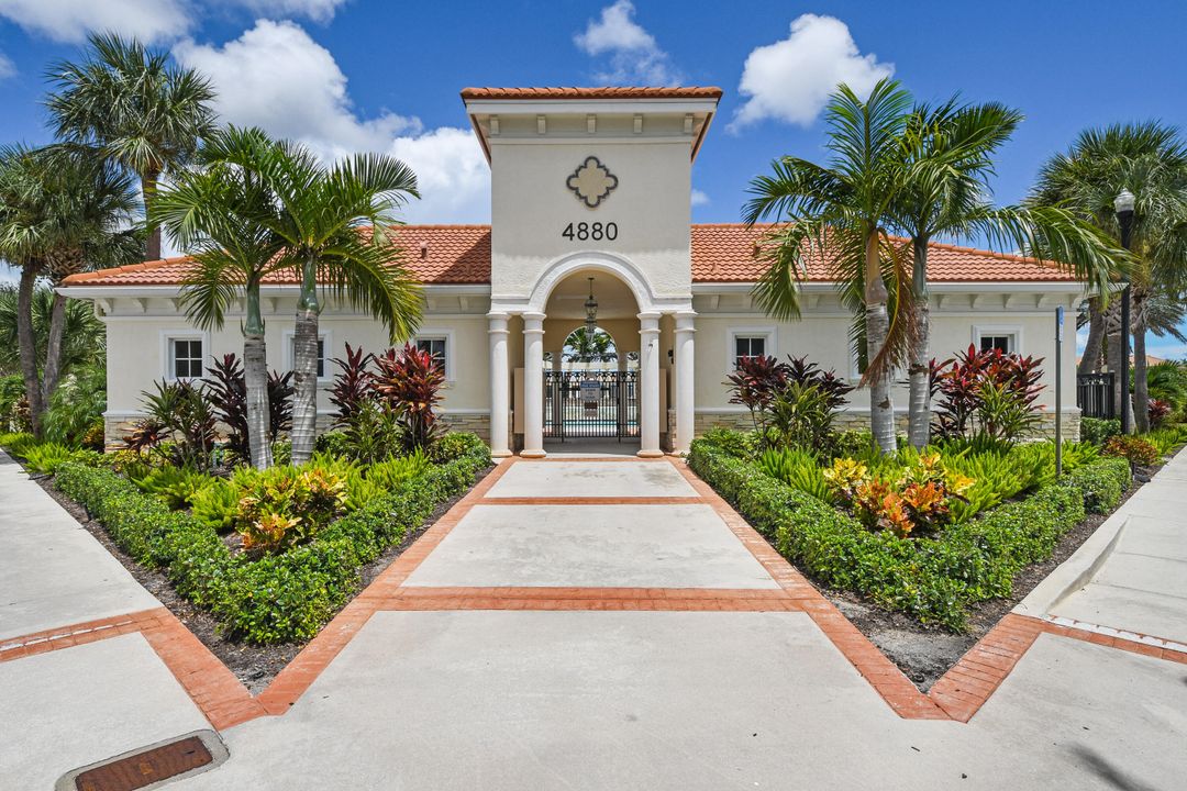 En Renta: $4,850 (3 camas, 2 baños, 1939 Pies cuadrados)