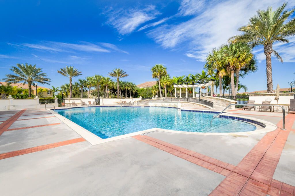 En Renta: $4,850 (3 camas, 2 baños, 1939 Pies cuadrados)