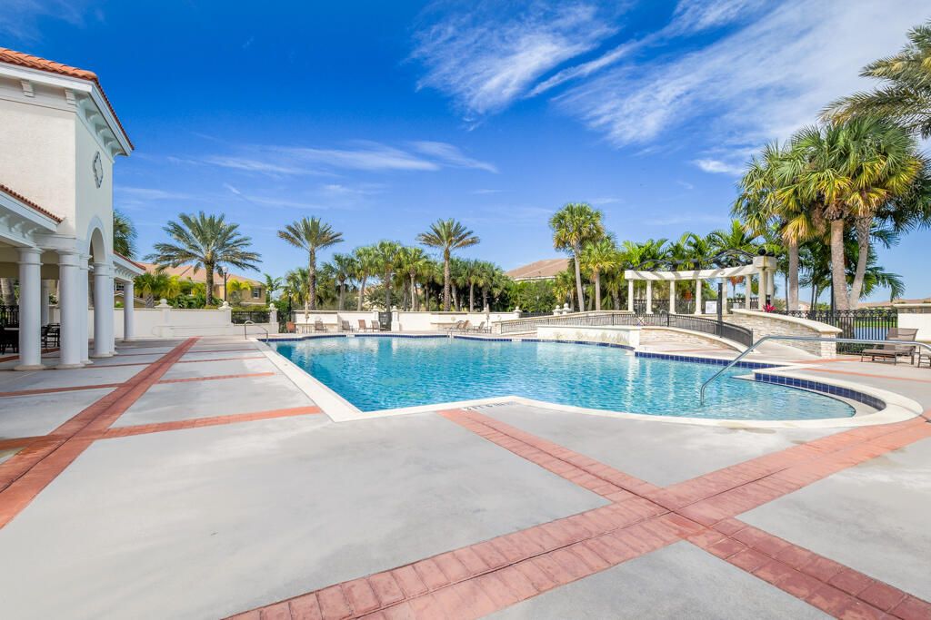 En Renta: $4,850 (3 camas, 2 baños, 1939 Pies cuadrados)