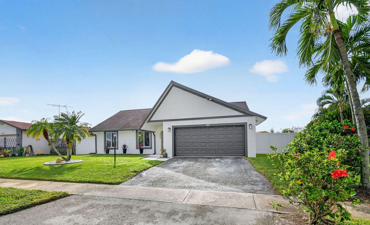 На продажу: $569,000 (3 спален, 2 ванн, 1418 Квадратных фут)