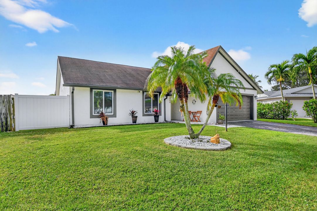 На продажу: $569,000 (3 спален, 2 ванн, 1418 Квадратных фут)