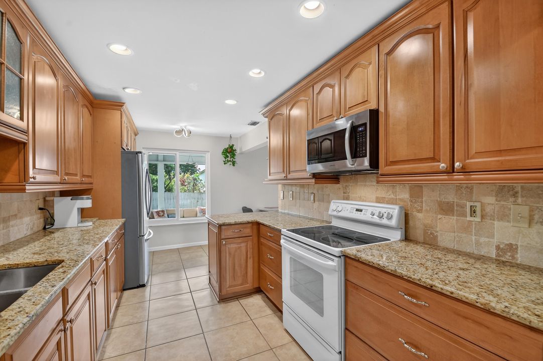 На продажу: $569,000 (3 спален, 2 ванн, 1418 Квадратных фут)