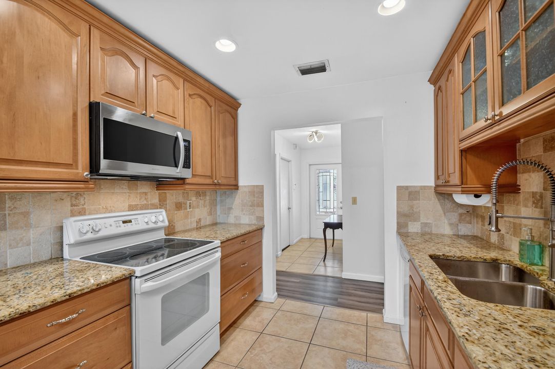 На продажу: $569,000 (3 спален, 2 ванн, 1418 Квадратных фут)