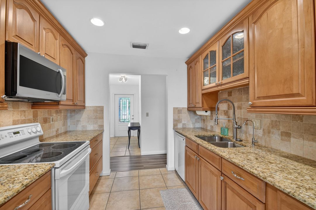 На продажу: $569,000 (3 спален, 2 ванн, 1418 Квадратных фут)