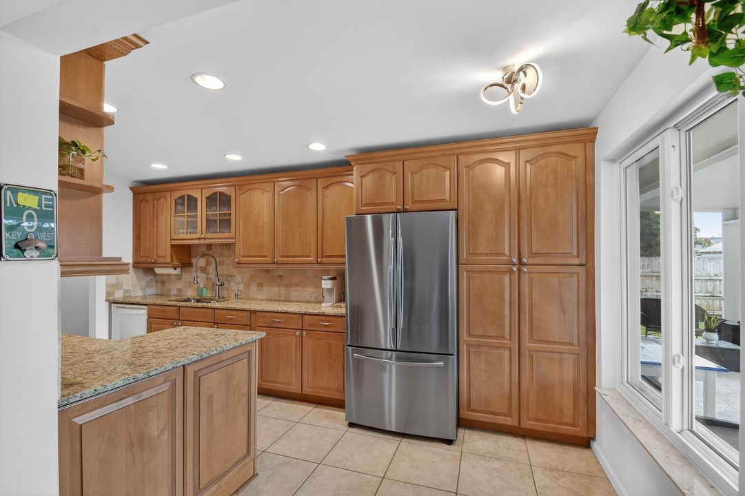 На продажу: $569,000 (3 спален, 2 ванн, 1418 Квадратных фут)