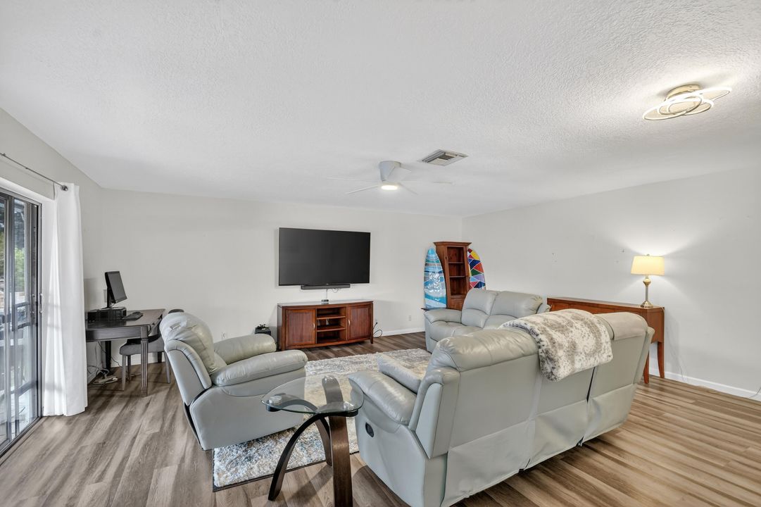 На продажу: $569,000 (3 спален, 2 ванн, 1418 Квадратных фут)