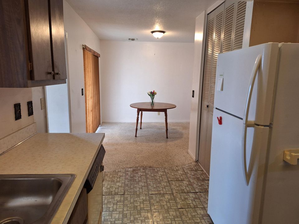 待售: $350,000 (3 贝兹, 2 浴室, 1570 平方英尺)