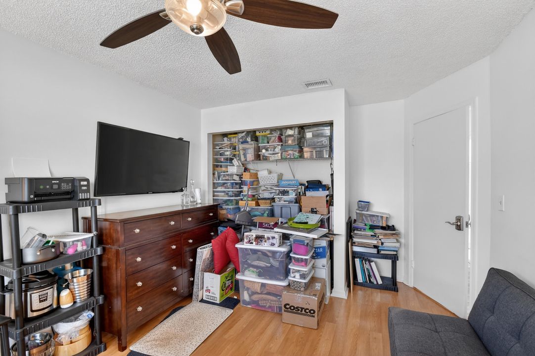 На продажу: $569,000 (3 спален, 2 ванн, 1418 Квадратных фут)