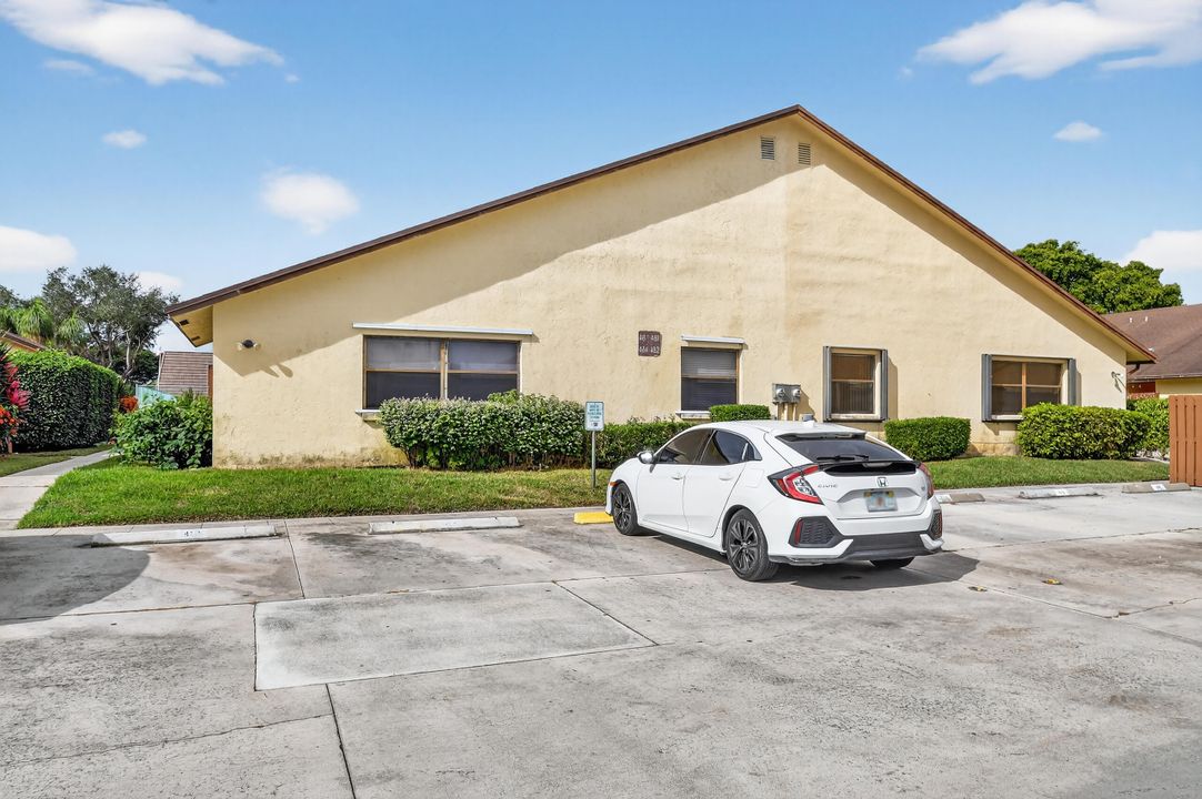 На продажу: $274,900 (2 спален, 2 ванн, 1102 Квадратных фут)