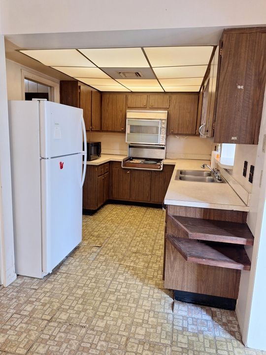 待售: $350,000 (3 贝兹, 2 浴室, 1570 平方英尺)