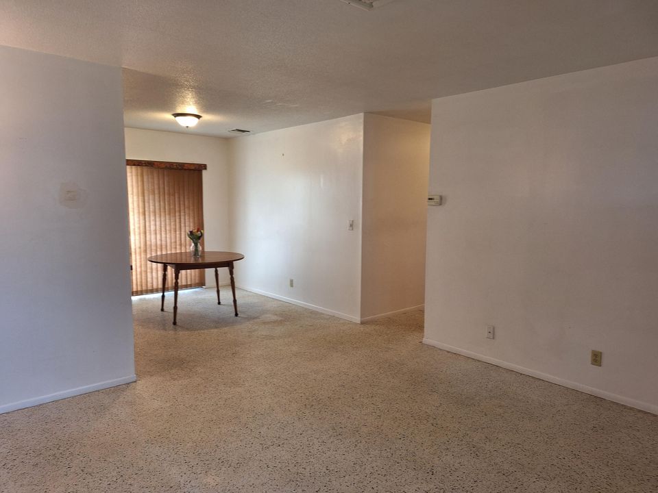 待售: $350,000 (3 贝兹, 2 浴室, 1570 平方英尺)