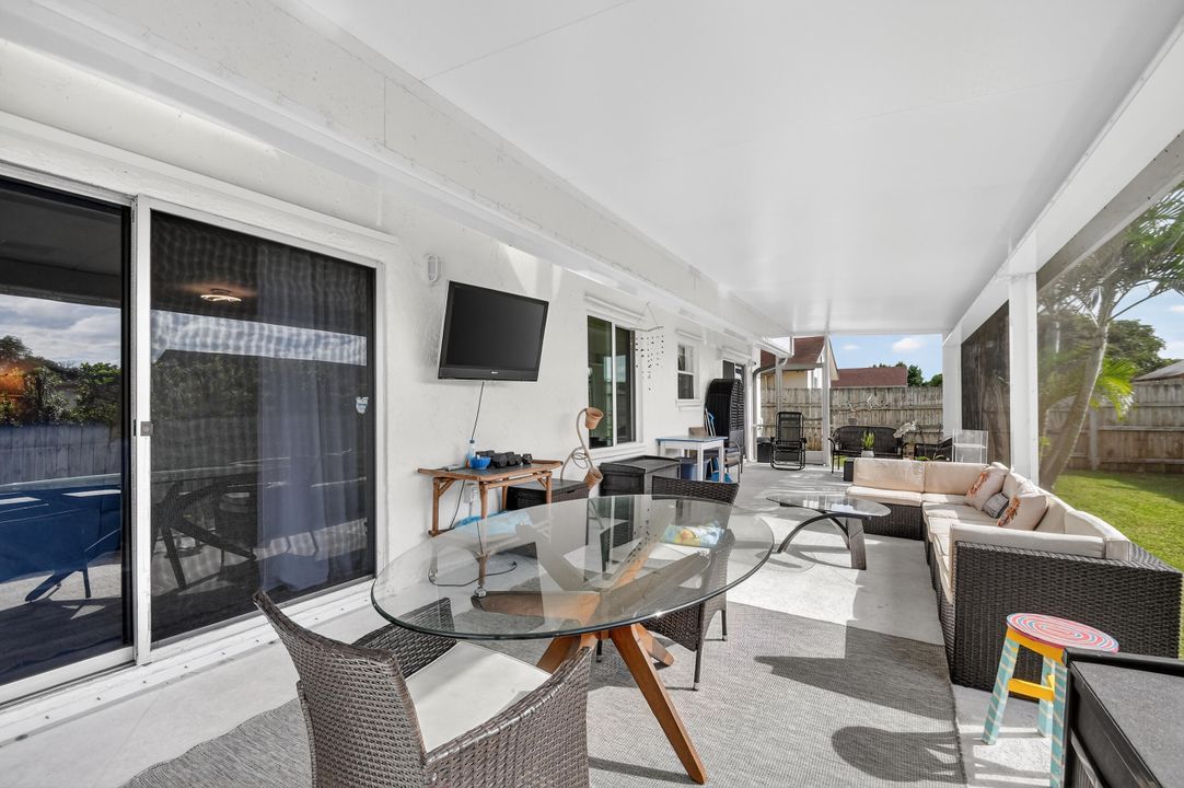 На продажу: $569,000 (3 спален, 2 ванн, 1418 Квадратных фут)