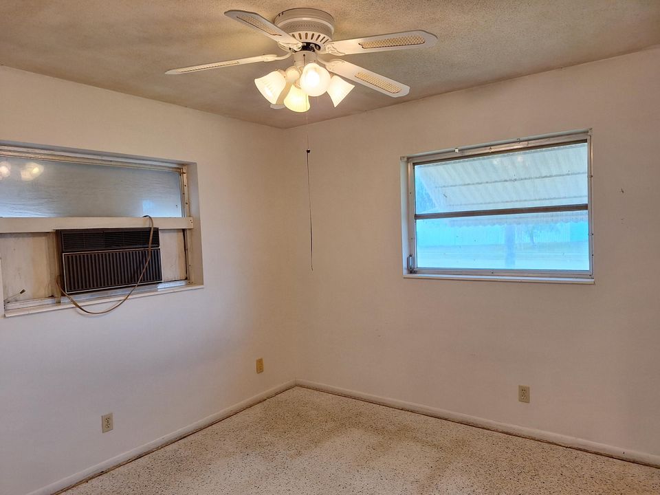 待售: $350,000 (3 贝兹, 2 浴室, 1570 平方英尺)