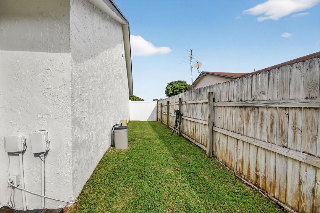 На продажу: $569,000 (3 спален, 2 ванн, 1418 Квадратных фут)