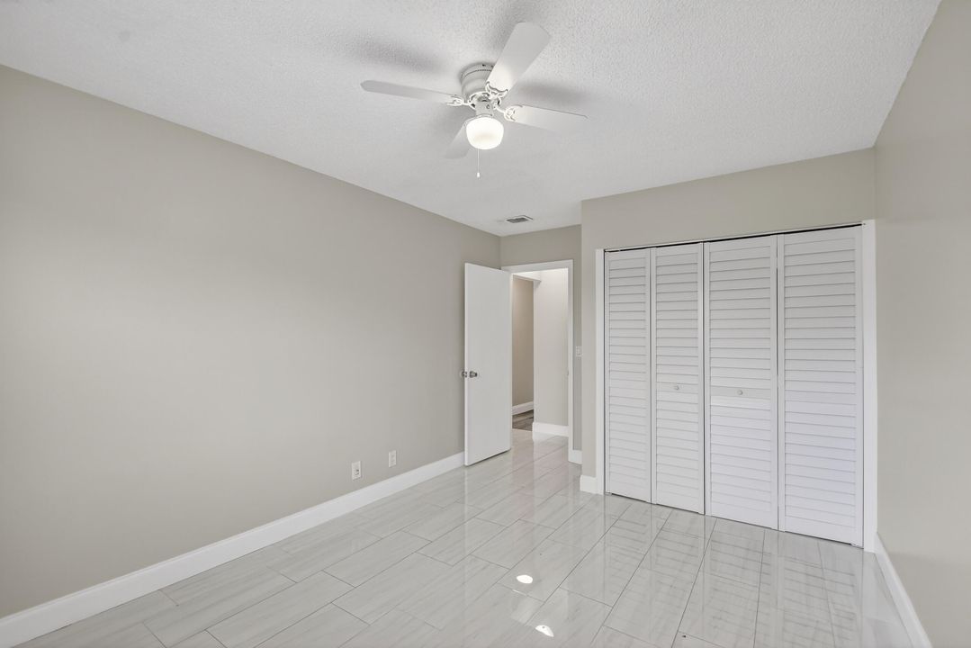 На продажу: $274,900 (2 спален, 2 ванн, 1102 Квадратных фут)