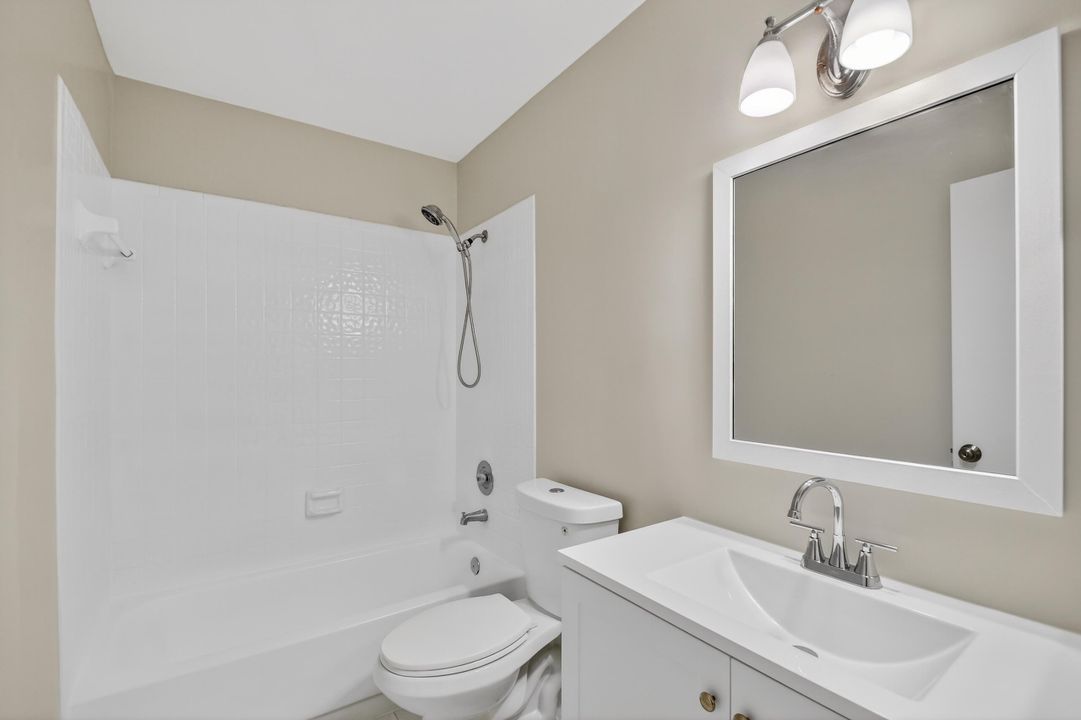 На продажу: $274,900 (2 спален, 2 ванн, 1102 Квадратных фут)