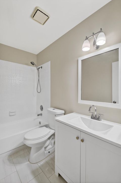 На продажу: $274,900 (2 спален, 2 ванн, 1102 Квадратных фут)