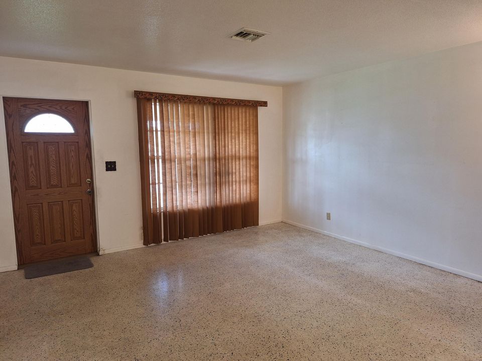 待售: $350,000 (3 贝兹, 2 浴室, 1570 平方英尺)