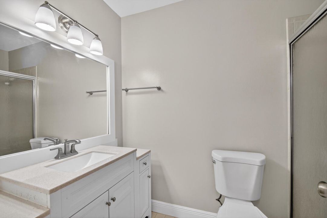 На продажу: $274,900 (2 спален, 2 ванн, 1102 Квадратных фут)