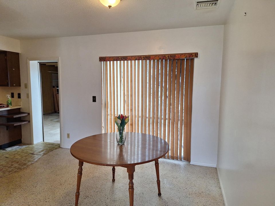 待售: $350,000 (3 贝兹, 2 浴室, 1570 平方英尺)