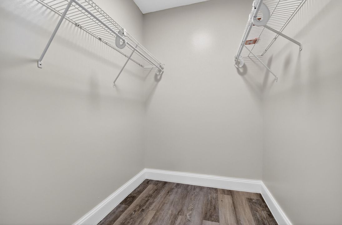 На продажу: $274,900 (2 спален, 2 ванн, 1102 Квадратных фут)