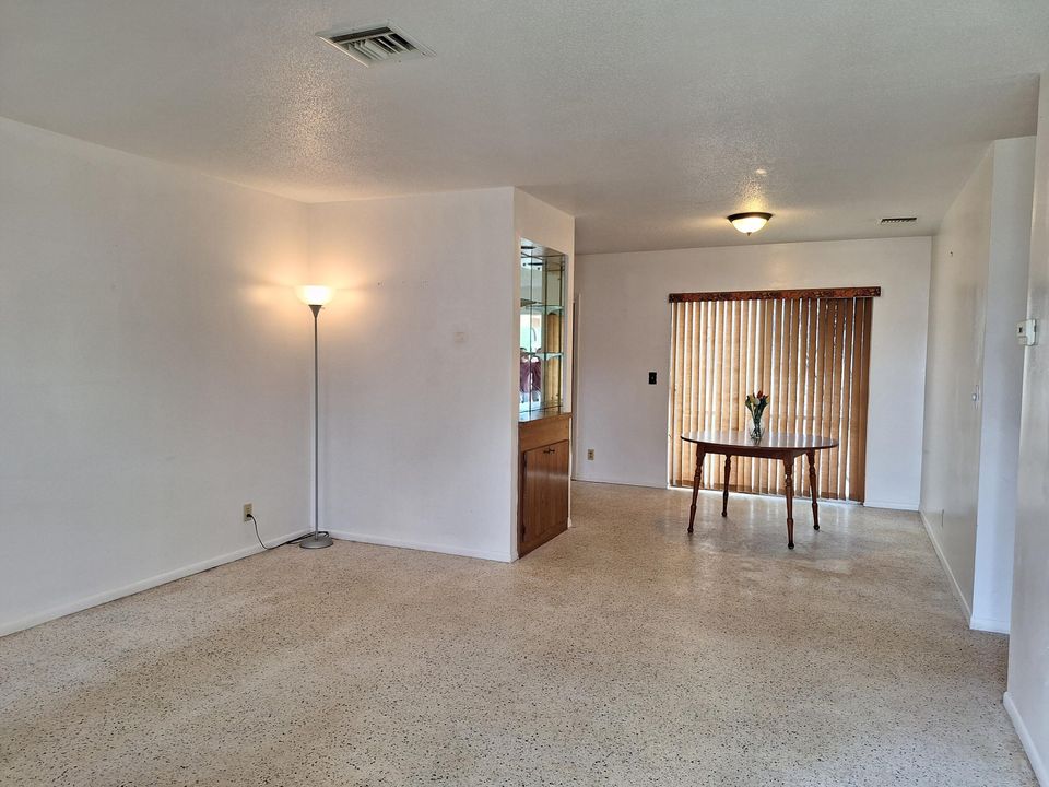 待售: $350,000 (3 贝兹, 2 浴室, 1570 平方英尺)