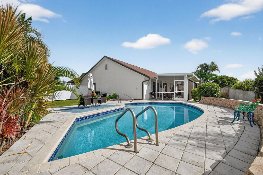 На продажу: $569,000 (3 спален, 2 ванн, 1418 Квадратных фут)