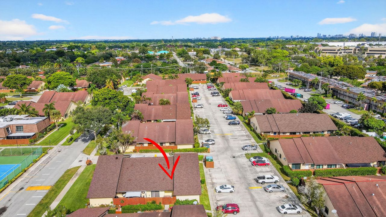 На продажу: $274,900 (2 спален, 2 ванн, 1102 Квадратных фут)