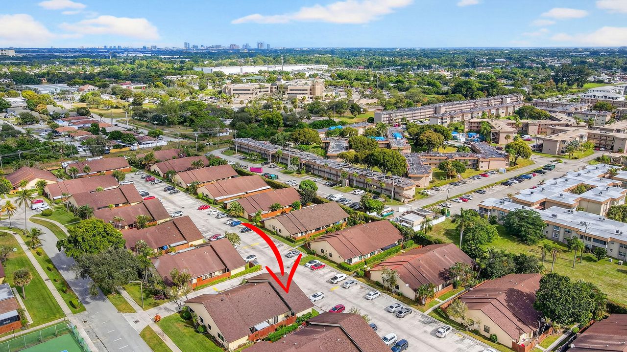 На продажу: $274,900 (2 спален, 2 ванн, 1102 Квадратных фут)