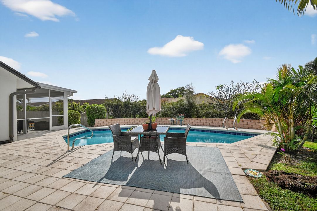 На продажу: $569,000 (3 спален, 2 ванн, 1418 Квадратных фут)