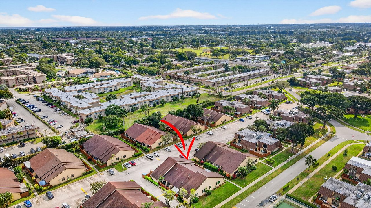 На продажу: $274,900 (2 спален, 2 ванн, 1102 Квадратных фут)