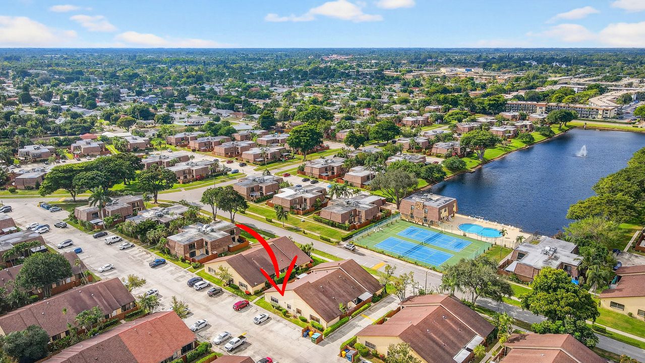 На продажу: $274,900 (2 спален, 2 ванн, 1102 Квадратных фут)