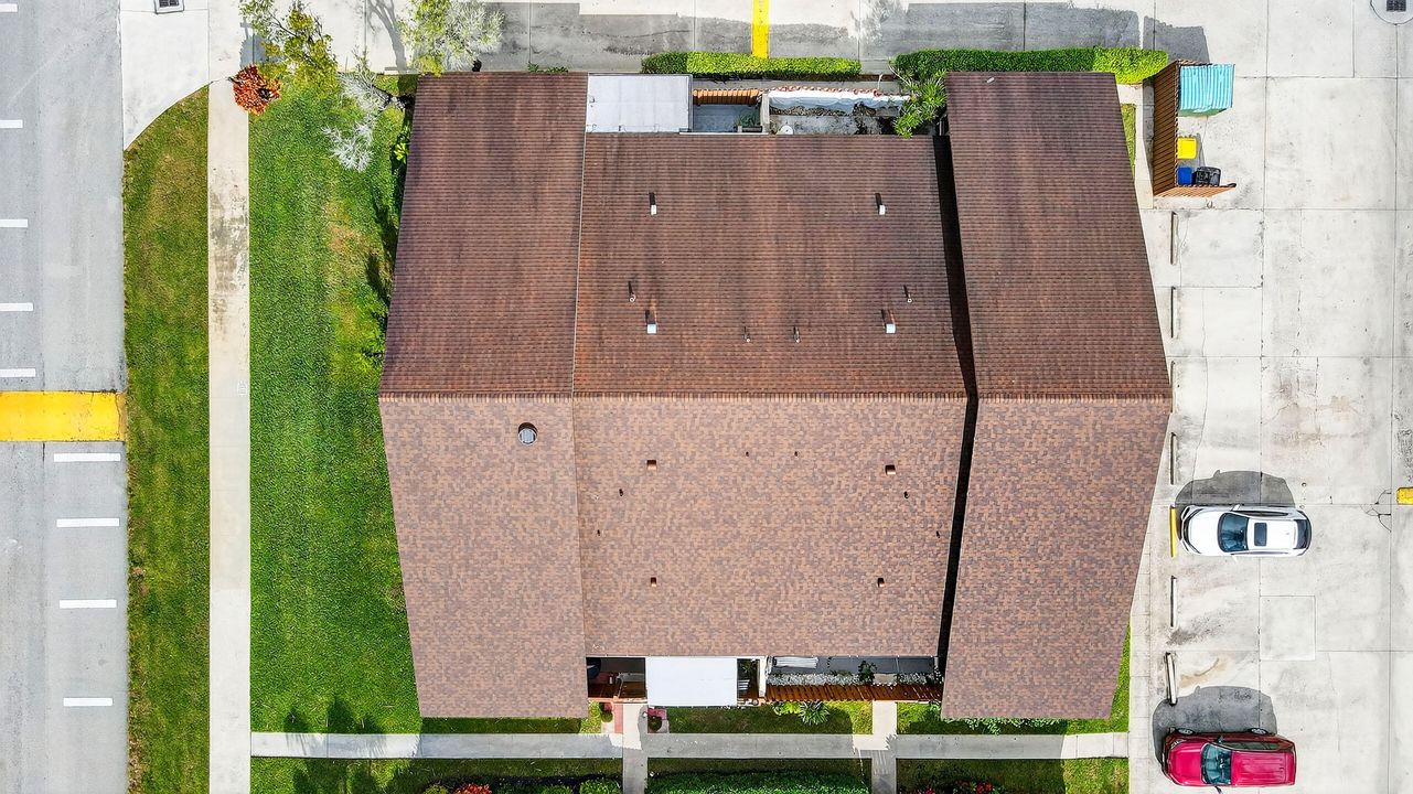 На продажу: $274,900 (2 спален, 2 ванн, 1102 Квадратных фут)