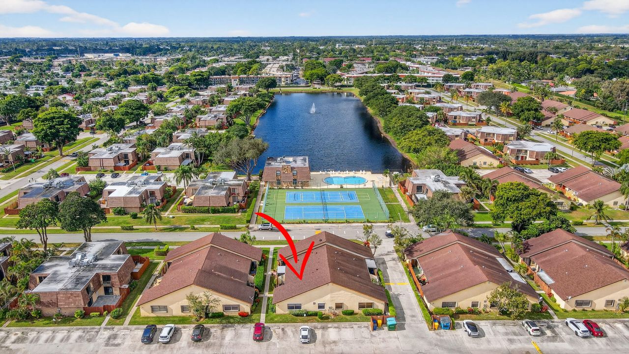 На продажу: $274,900 (2 спален, 2 ванн, 1102 Квадратных фут)