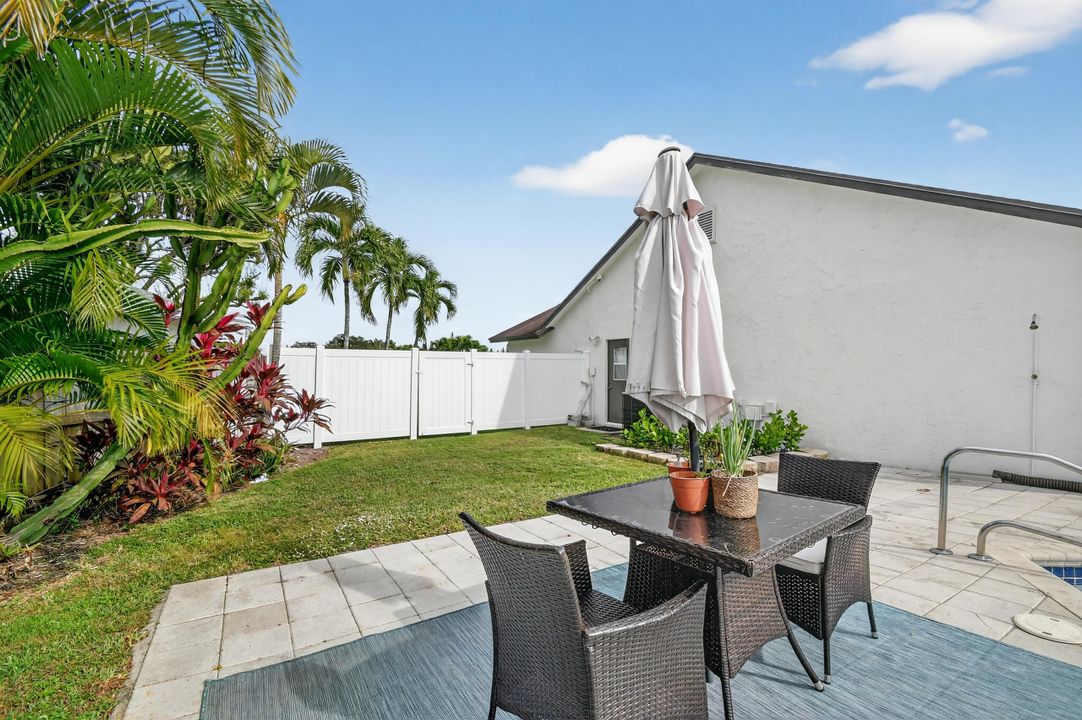 На продажу: $569,000 (3 спален, 2 ванн, 1418 Квадратных фут)