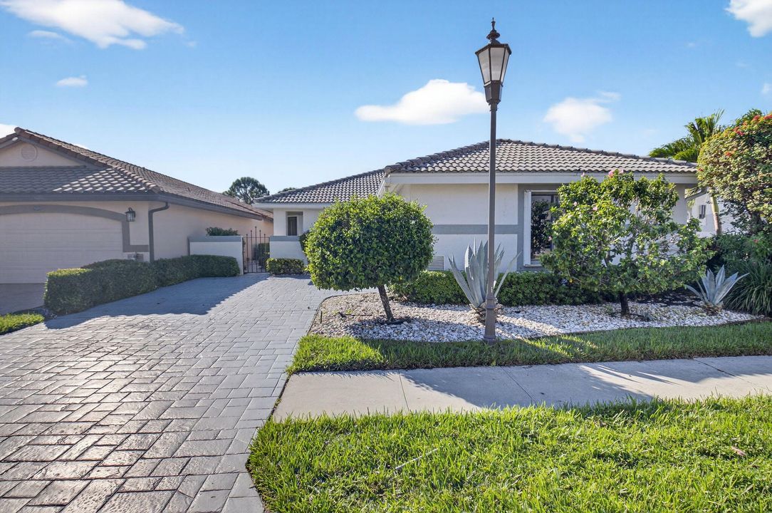 Active With Contract: $849,900 (3 beds, 3 baths, 1952 Square Feet)