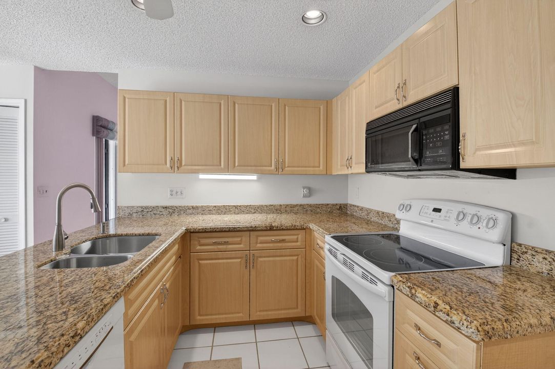 Active With Contract: $849,900 (3 beds, 3 baths, 1952 Square Feet)