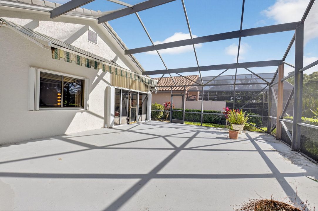 Active With Contract: $849,900 (3 beds, 3 baths, 1952 Square Feet)