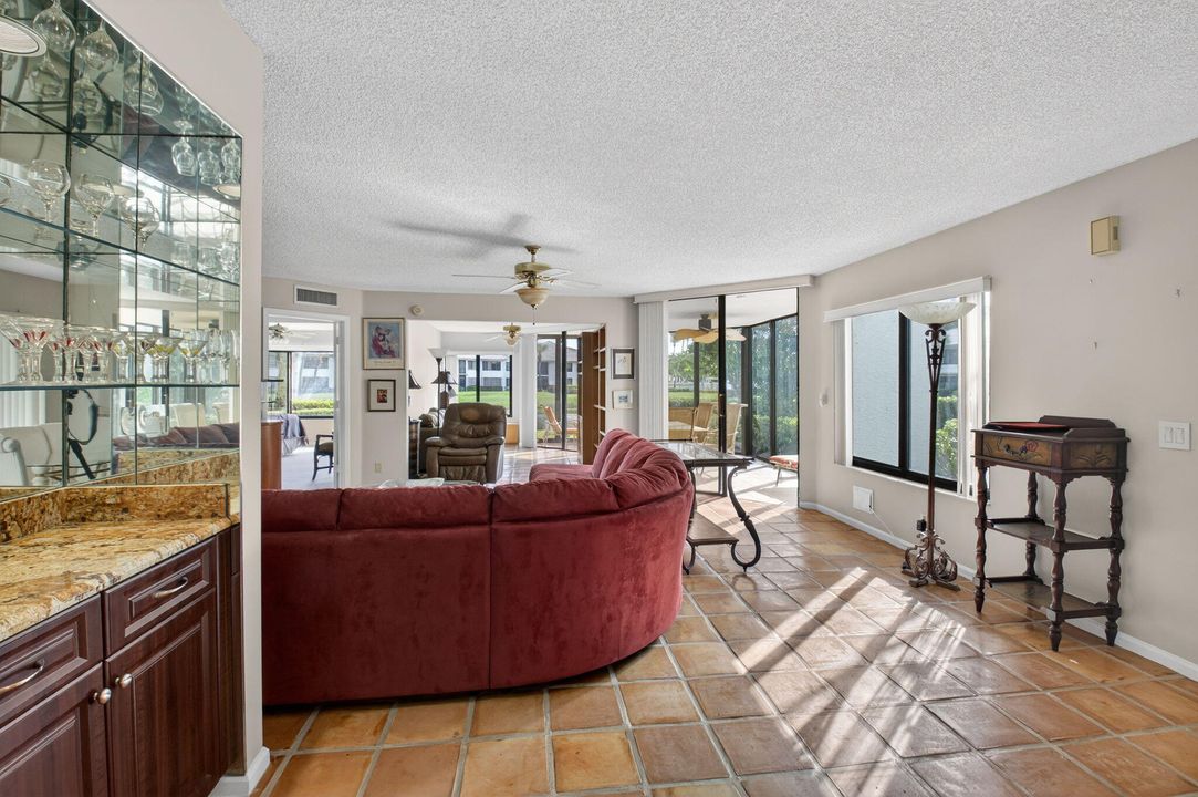 For Sale: $359,900 (2 beds, 2 baths, 1688 Square Feet)