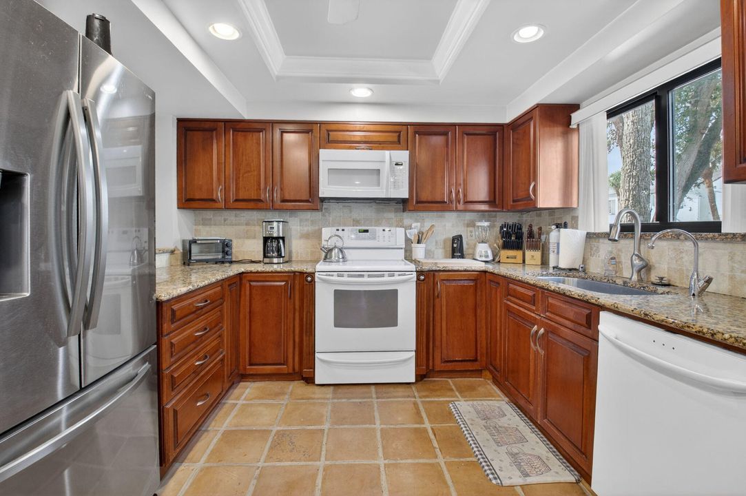 For Sale: $359,900 (2 beds, 2 baths, 1688 Square Feet)