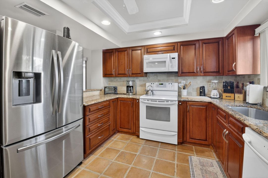 For Sale: $359,900 (2 beds, 2 baths, 1688 Square Feet)