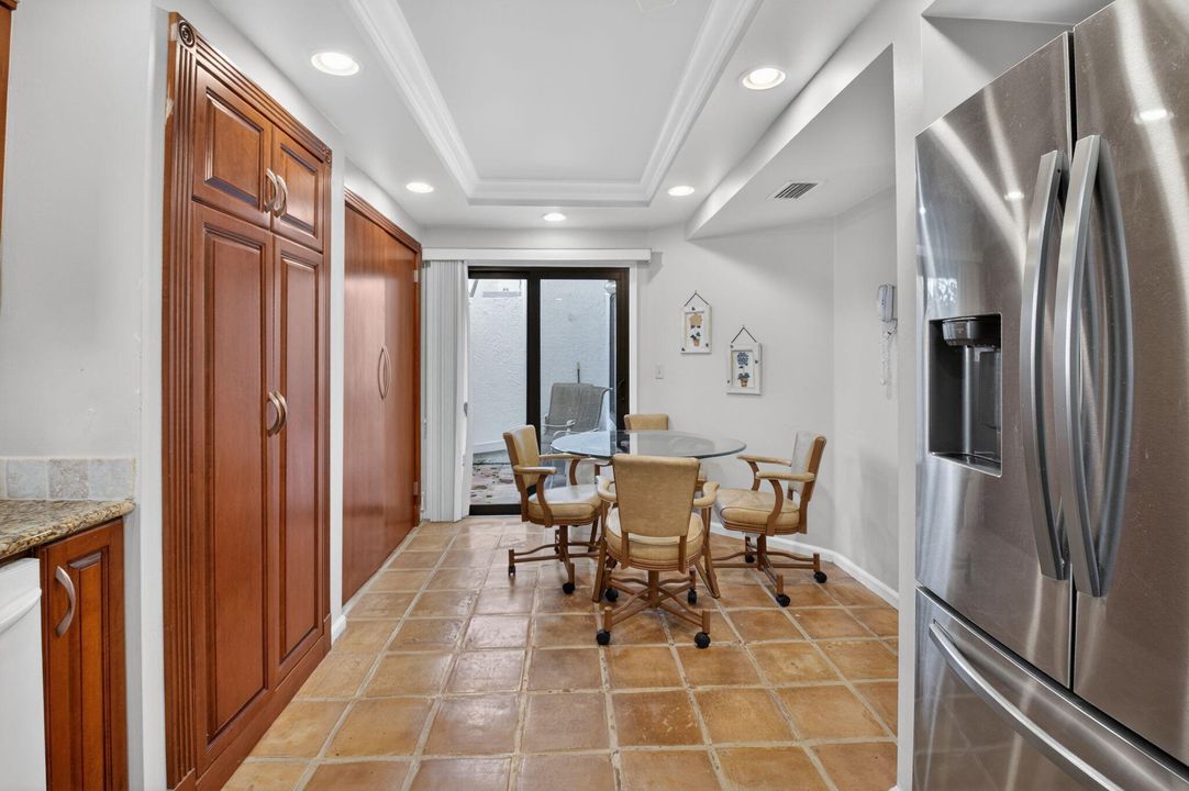 For Sale: $359,900 (2 beds, 2 baths, 1688 Square Feet)