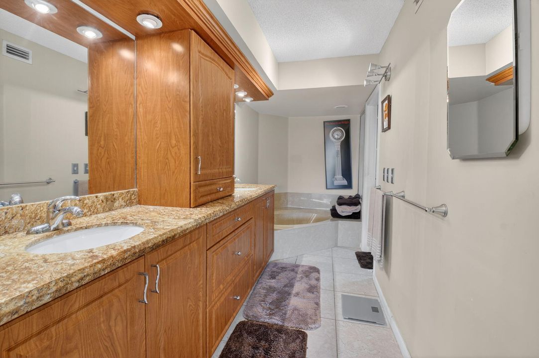 For Sale: $359,900 (2 beds, 2 baths, 1688 Square Feet)