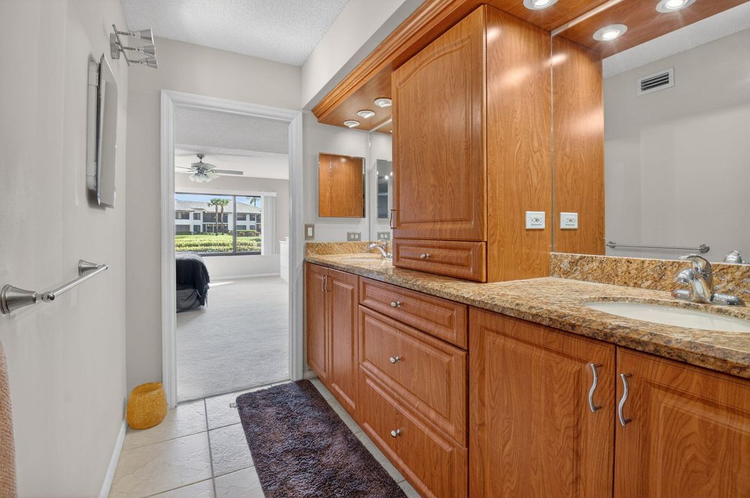 For Sale: $359,900 (2 beds, 2 baths, 1688 Square Feet)