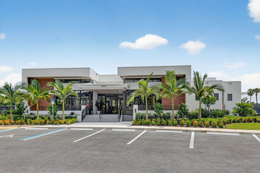 For Sale: $359,900 (2 beds, 2 baths, 1688 Square Feet)