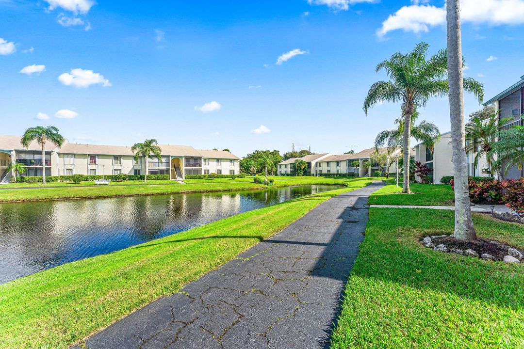 For Sale: $197,000 (2 beds, 2 baths, 1106 Square Feet)